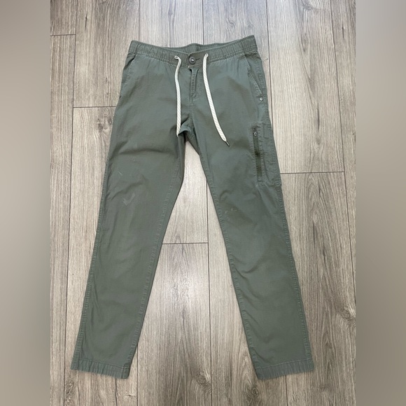 Vuori Pants - Vuori Green Joggers with Relaxed Fit and Ankle Cuffs